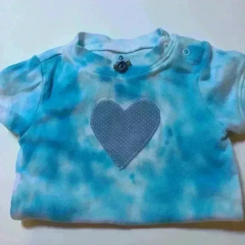 🌸New! Handmade Tie dyed onesie old navy 6-12 months heart